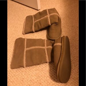 Old navy fur like tan boots size 7 like ugg NWOT